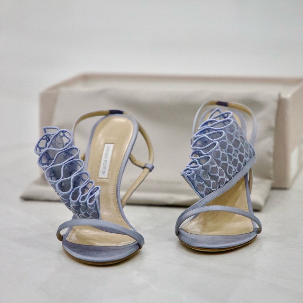 Andrea Mondin Heels